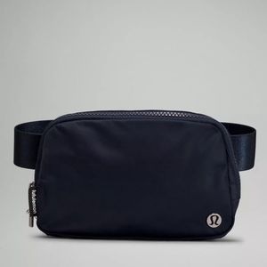 Lululemon Everywhere Belt Bag - Navy